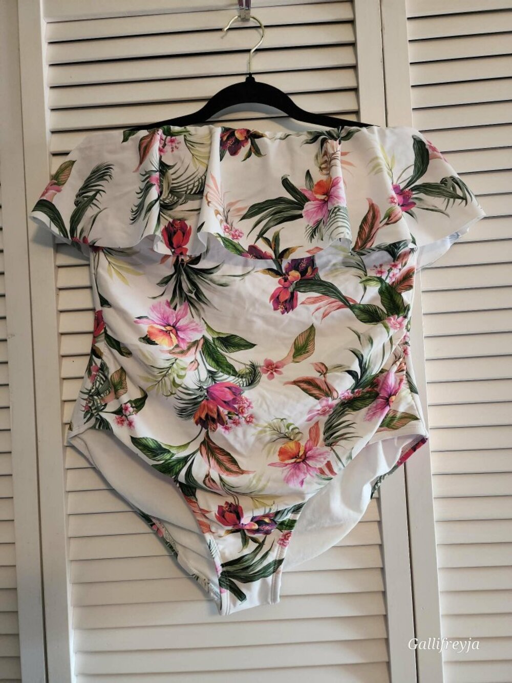 Brand new with tags Kona Sol Large Gorgeous swimsuit one piece